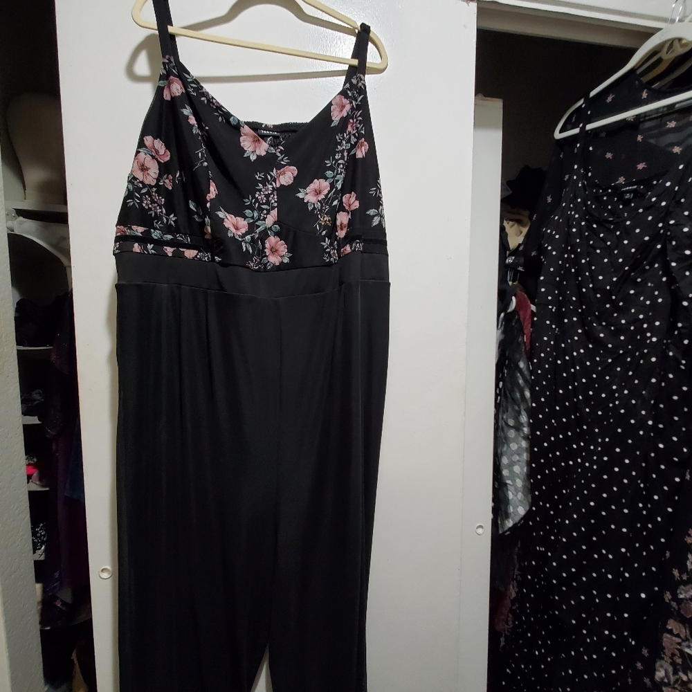 NWOT Unworn Torrid Jumpsuit Plus Size 6x/30 Black & Floral